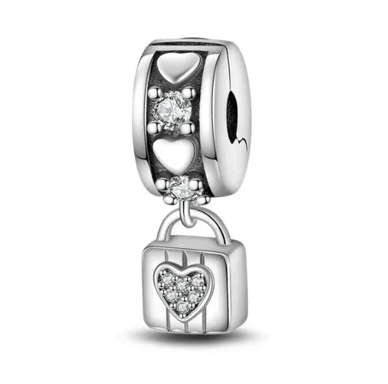 Charm de corazón viajero